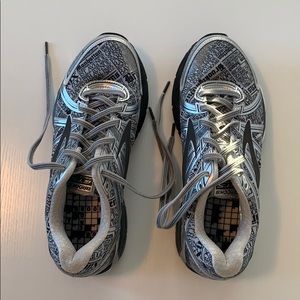 Brooks Adrenaline GTS 17